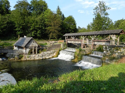 Katzensteiner Mühle (Schaumühle) in Weyer, Wasserrad mit Wehranlage am Gaflenzbach 