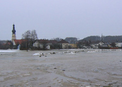Mettmach bei Hochwasser (Quelle: Gewässerbezirk Braunau)