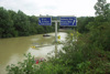 Überflutete Westautobahn beim Knoten Linz 2002