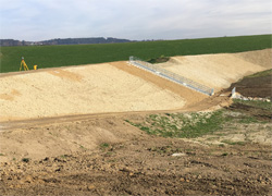 Dammbauwerk beim Rückhaltebecken Gunzing (Quelle: Land OÖ, Gewässerbezirk Braunau)