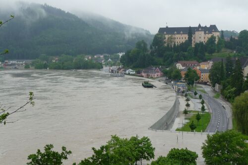Machland Damm beim Hochwasser 2013