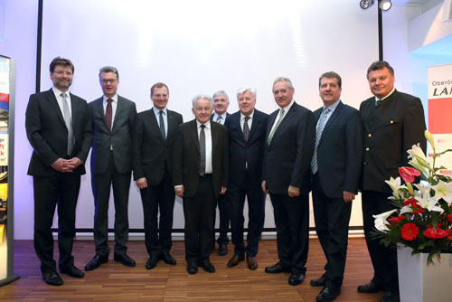 v.l.n.r.: Dipl.-Päd. Gottfried Hirz (GRÜNE), Mag. Thomas Stelzer (ÖVP), LH Dr. Josef Pühringer, HR Dr. Ernst Fürst, DI Walter Stephan, Landtagspräsident KommR Viktor Sigl, Christian Makor (SPÖ), Mag. Gunther Steinkellner (FPÖ)