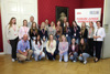 Gruppenfoto der Schülerinnen und Pädagogen der LWBFS Kleinraming, Klasse 3a, mit den Landtagsabgeordneten Mag. Reinhard Ammer, Ing. Mag. Regina Aspalter, Rudolf Kroiß und dem Landtagsdirektor Dr. Wolfgang Steiner im Elisabethzimmer des Linzer Landhauses 