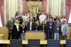 Gruppenfoto der Schülerinnen der LWBFS Kleinraming, Klasse 3b, mit den Landtagsabgeordneten Ing. Franz Graf, Gertraud Scheiblberger, Kons. Ing. Erich Wahl, MBA, und dem Landtagsdirektor Dr. Wolfgang Steiner im Plenarsaal des Linzer Landhauses 