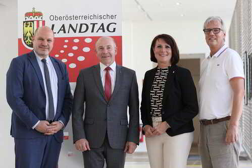 v.l.n.r: Dritter Landtagspräsident Peter Binder, Landtagspräsident Max Hiegelsberger, Zweite Landtagspräsidentin Sabine Binder und Landtagsdirektor Dr. Wolfgang Steiner