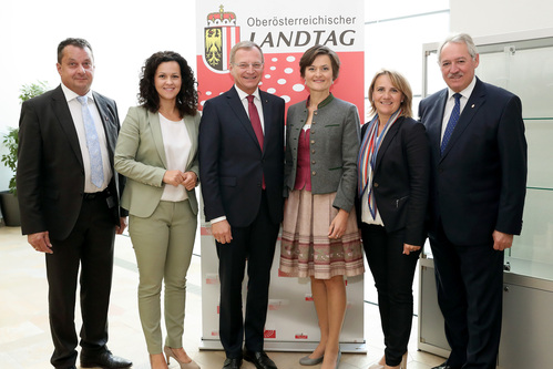 LAbg. Anton Froschauer, KO Mag. Kirchmayr, LH Mag. Thomas Stelzer, LAbg. Barbara Tausch, BR Johanna Miesenberger, LT-Präsident KommR Viktor Sigl  