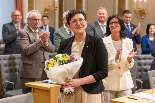 Manuela Gschwandtner nach ihrer Angelonung als Landtagsabgeordnete im Plenarsaal des Linzer Landhauses