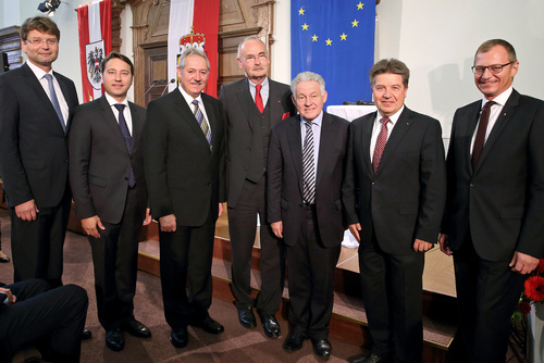 v.l.n.r. KO Gottfried Hirz, LR Dr. Manfred Haimbuchner, Landtagspräsident Komm.Rat Viktor Sigl, Univ.Prof. Dr. Dieter-Anton Binder, LH Dr. Josef Pühringer, LH-Stv. Reinhold Entholzer, Klubobmann Mag. Thomas Stelzer nach der Festsitzung  2014 