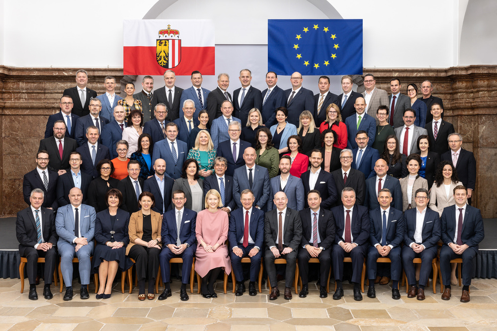 Gruppenfoto der Mitglieder des Oö. Landtags und der Mitglieder der Oö. Landesregierung