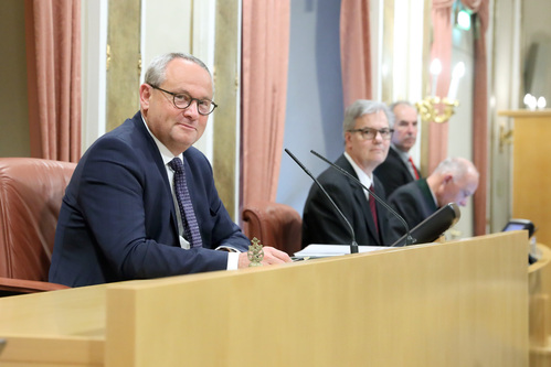 Wolfgang Stanek bei seiner ersten Landtagssitzung als Präsident des Oö. Landtags