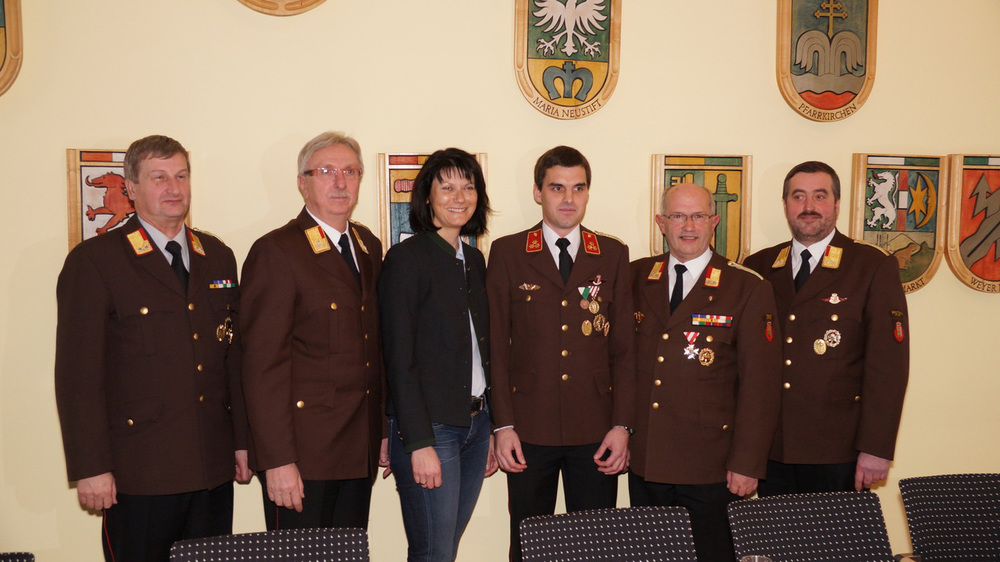 Bild vergrößern: v.l. BR Gerald Ettlinger, OBR Max Presenhuber, BH Mag. Cornelia Altreiter-Windsteiger, BR Martin Scharrer, BR Josef Hack, BR Heinz Huber v.l. BR Gerald Ettlinger, OBR Max Presenhuber, BH Mag. Cornelia Altreiter-Windsteiger, BR Martin Scharrer, BR Josef Hack, BR Heinz Huber